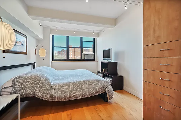 Sold by Avenue Sotheby's International Realty | media 8