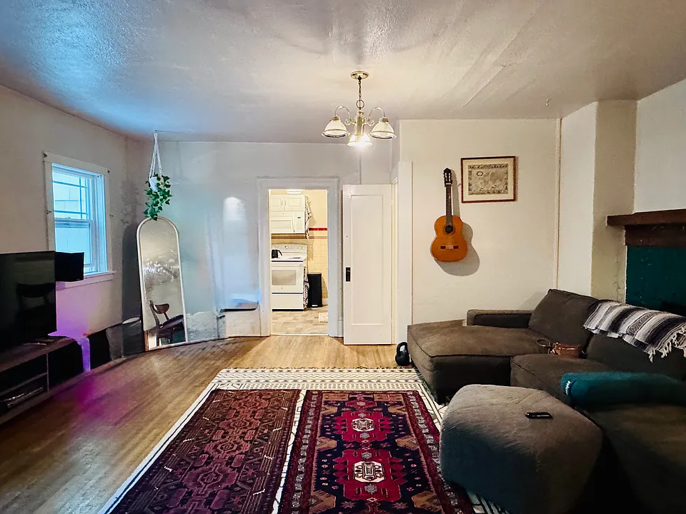 310 N Van Buren St #2