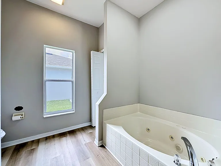 Renshaw Dr — Photo 8