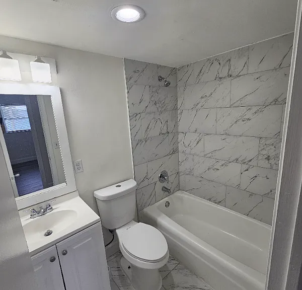 236 SE 9th Ave — Photo 7