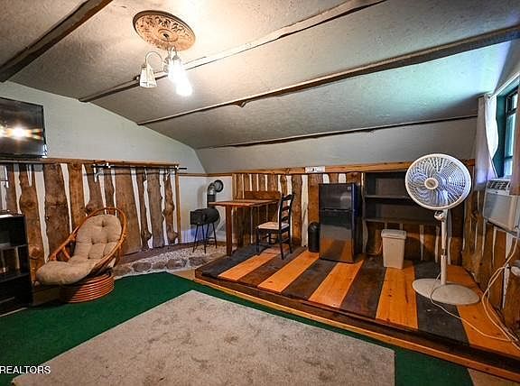 4th image of 1069 Bryan View Rd