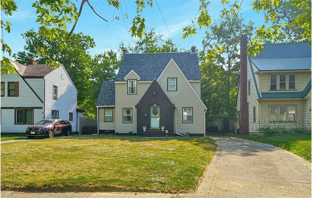 4135 Howard St photo 1