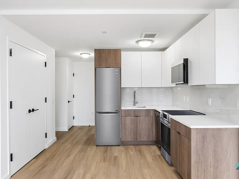 3510 Glenwood Rd #5H — Photo 3
