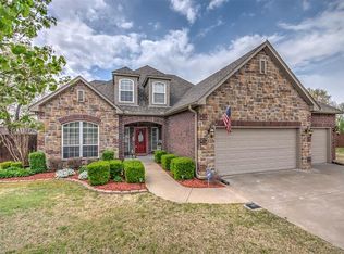1105 Tower Cir, Bartlesville, OK 74006