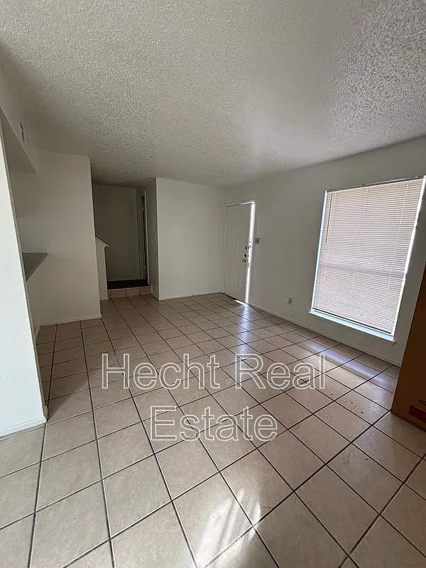 Building Photo - 5705 Cougar Dr #C