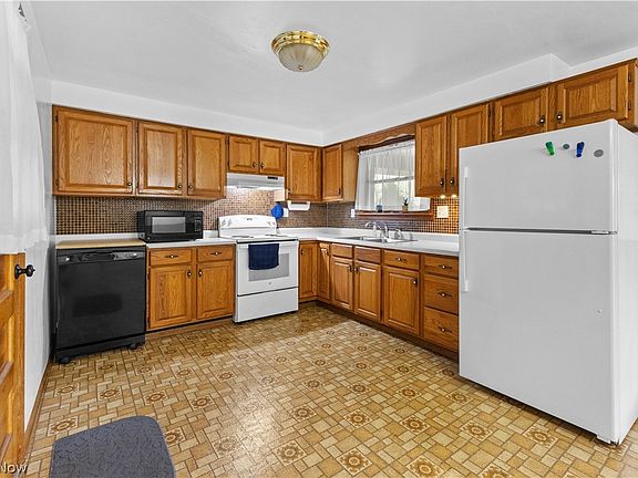 5th image of 107 Laurel Dr