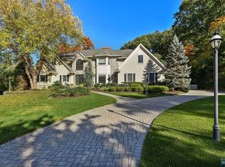 102 Evergreen Ct, Franklin Lakes, NJ 07417