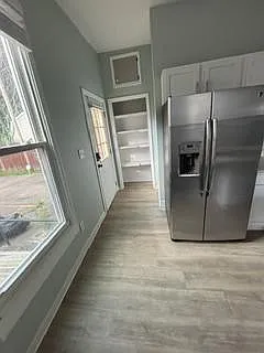 905 E Market St #3 — Photo 2