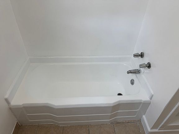 4th image of 1310 W 89th St #1310