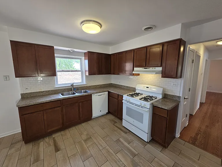 6510 W Higgins Ave #2 — Photo 29