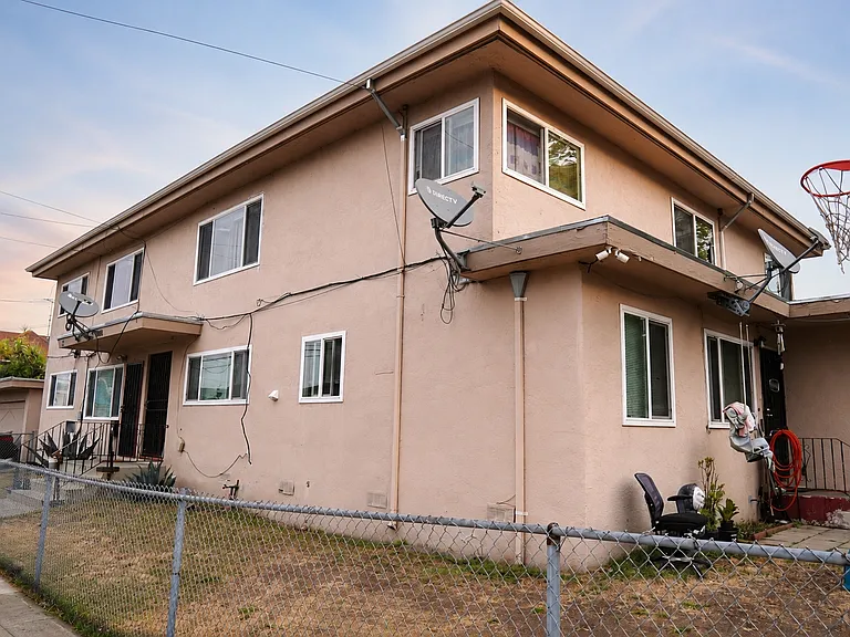 9940 Walnut St — Photo 1