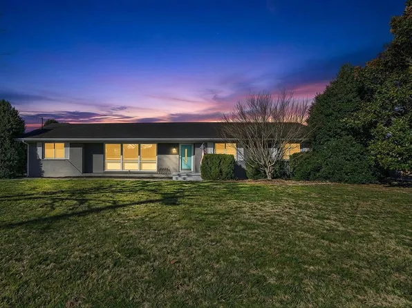 204 W 7th St, Livingston, TN 38570