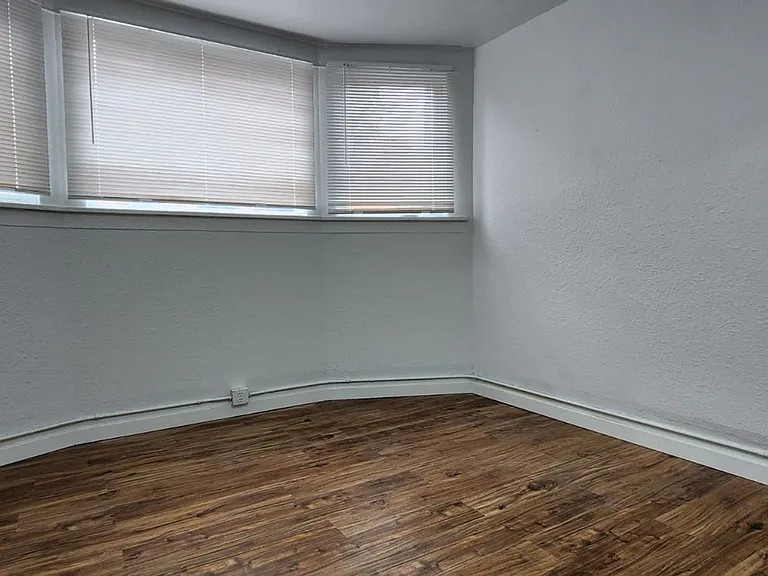 Adams Apartments — Photo 5