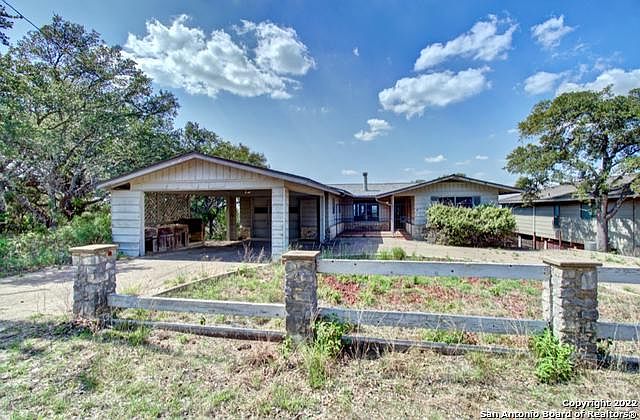 1st image of 601 Deerwood Dr