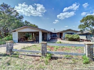 601 Deerwood Dr, Canyon Lake, TX 78133