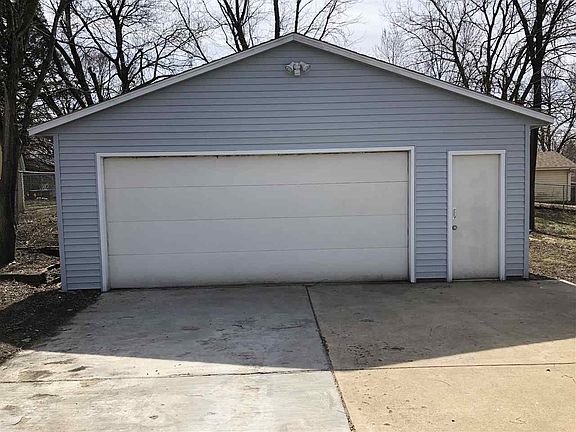 3rd image of 5607 Elaine Dr