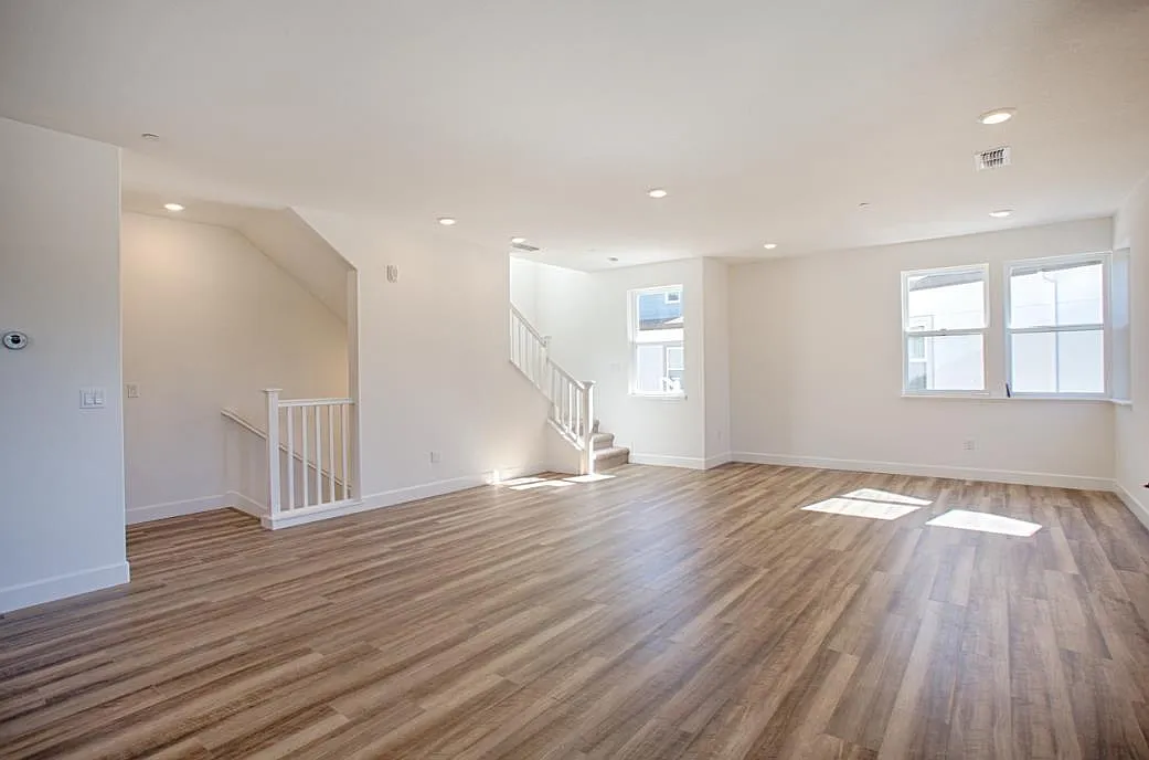 3 bed, 2.5 bath, 1591 sqft, $4,850 — Photo 2