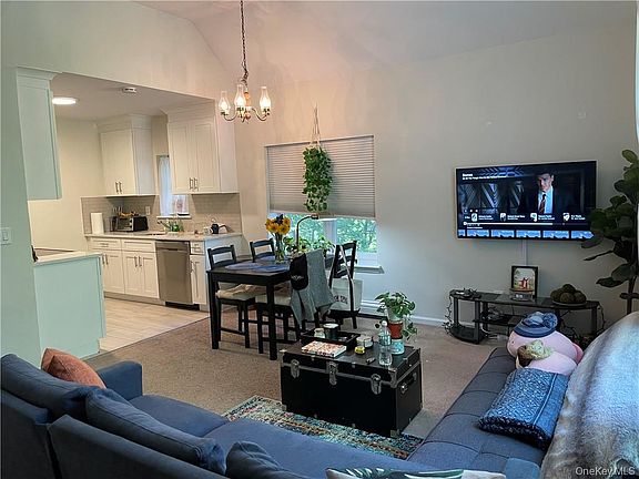 4th image of 121 King St APT 6