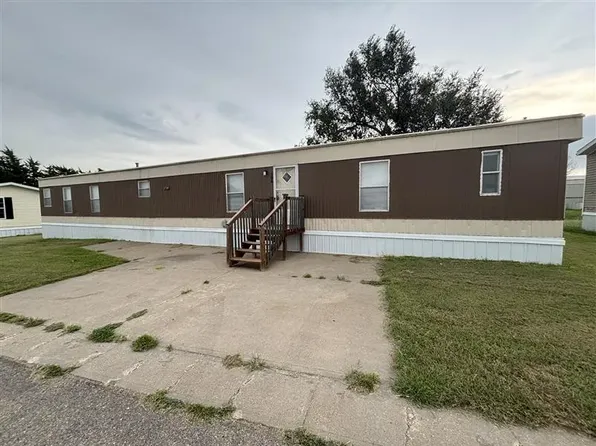 106 Darcie Dr #106D, Hays, KS 67601