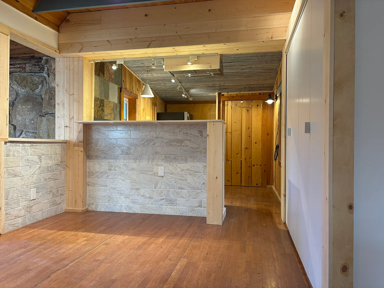1 bed, 800 sqft, $2,500 — Photo 3