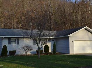 1017 Ray Ave NE, New Philadelphia, OH 44663