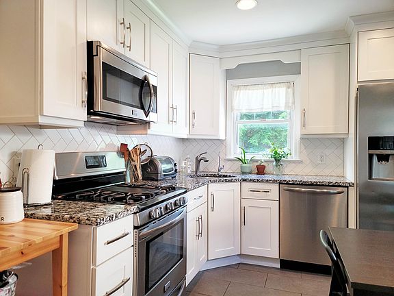 3rd image of 231 Linden Pl