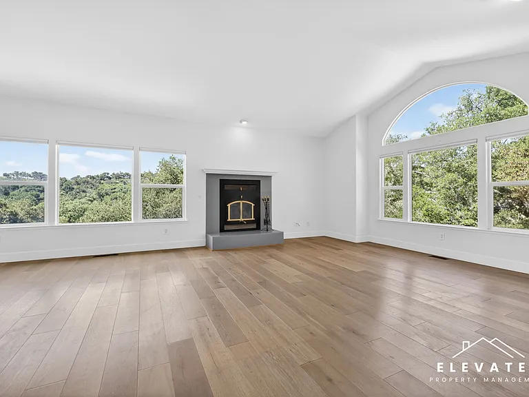 9400 Chalk Hill Rd — Photo 3