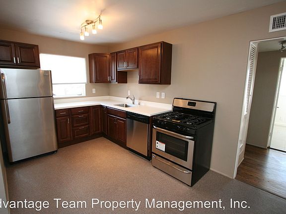 2nd image of 1604 Rosecrans St