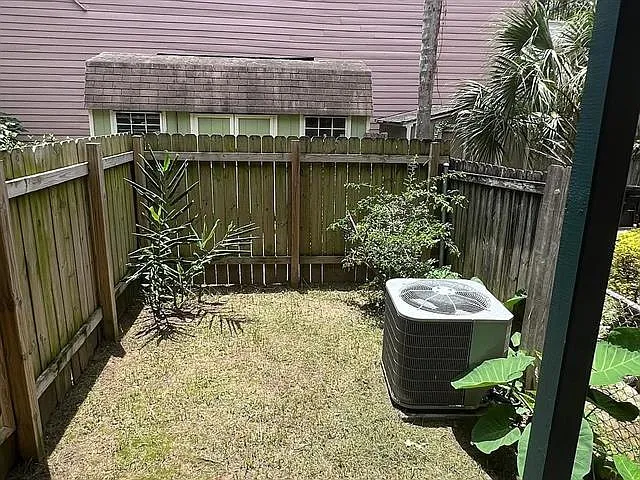 934 Philip St — Photo 17