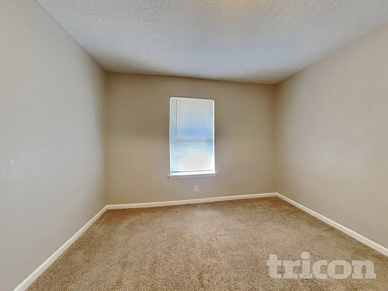 13307 Venice Cir — Photo 10