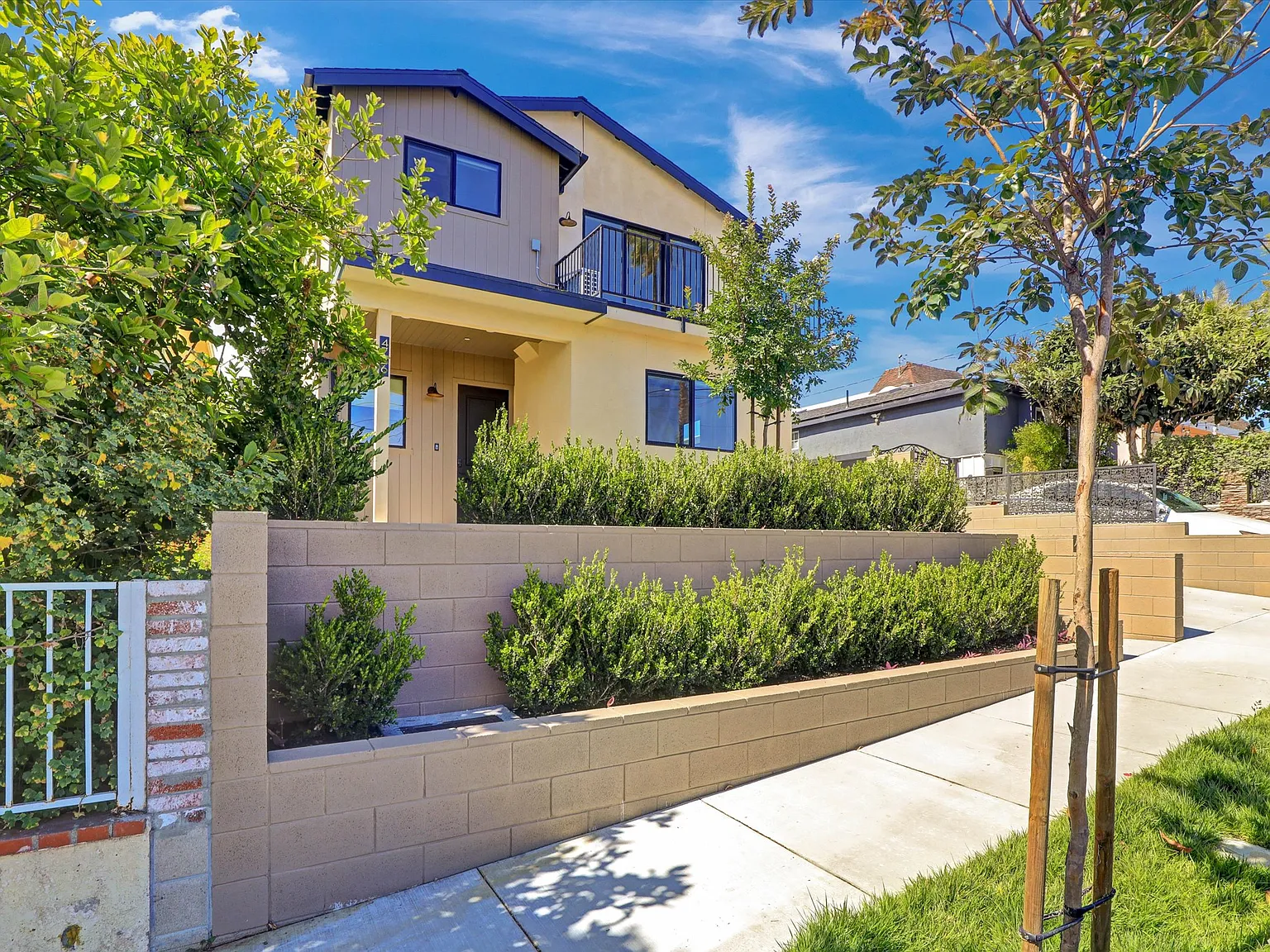 3 bed, 2.5 bath, 1935 sqft, $4,900 — Photo 2
