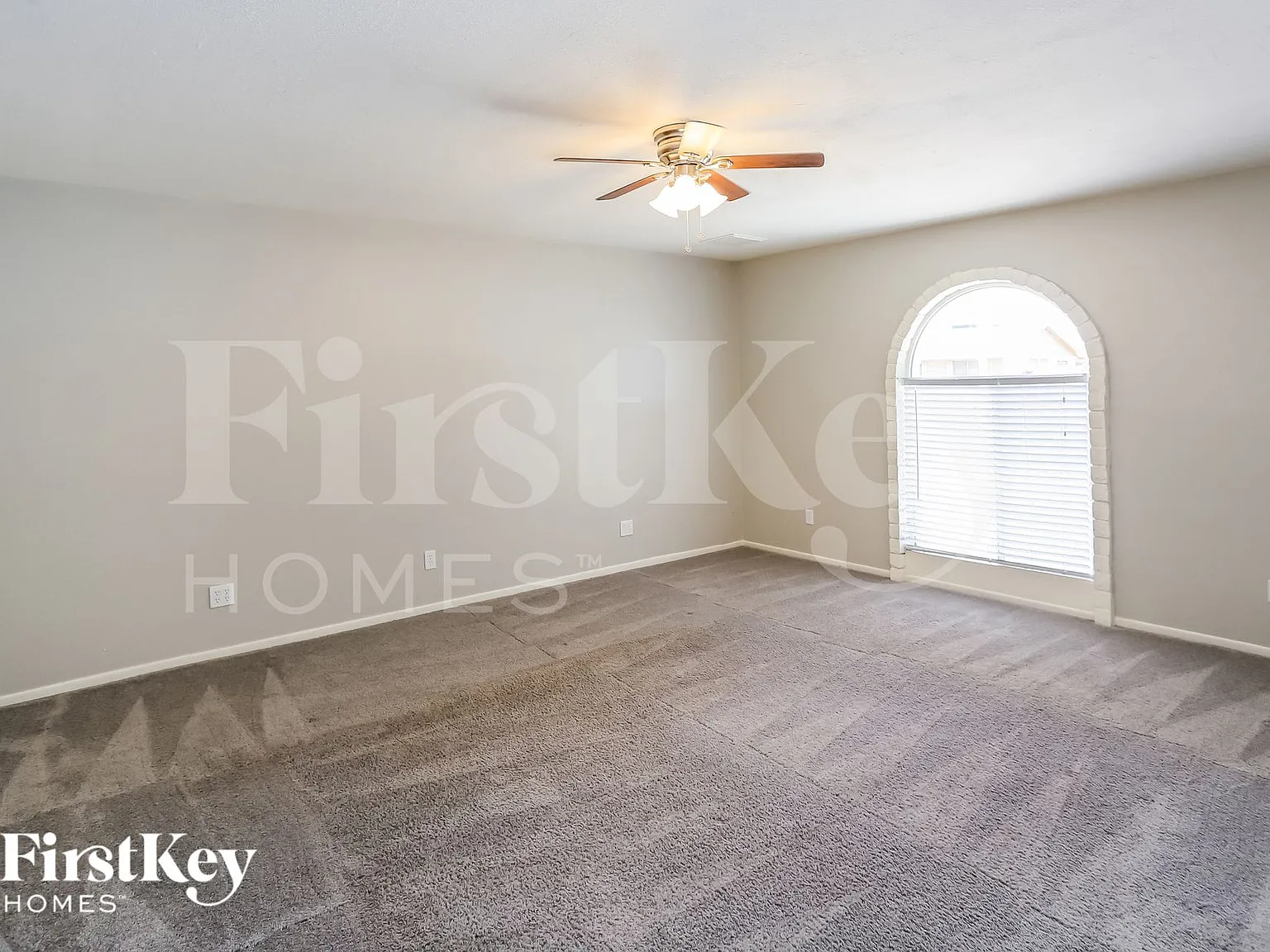 4 bed, 2.0 bath, 1950 sqft, $2,450 — Photo 2