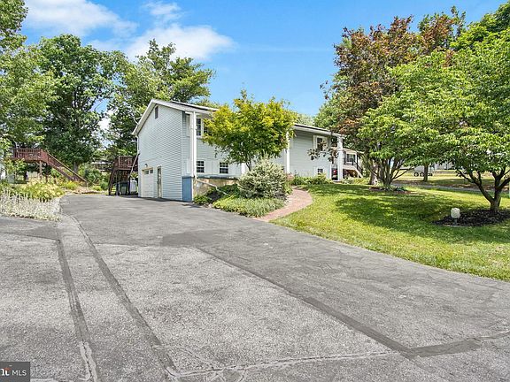 3rd image of 14 Pemberton Dr