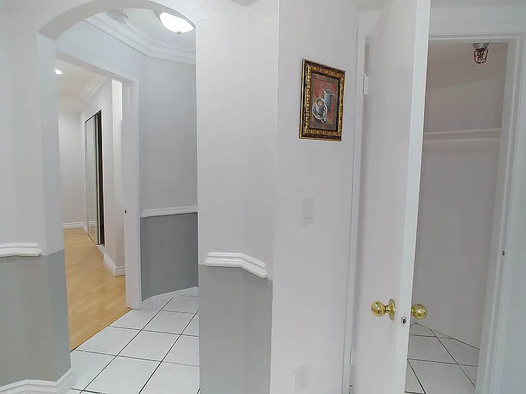 Five Star Suites — Photo 32