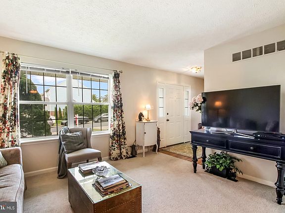 2nd image of 1445 Landis Cir