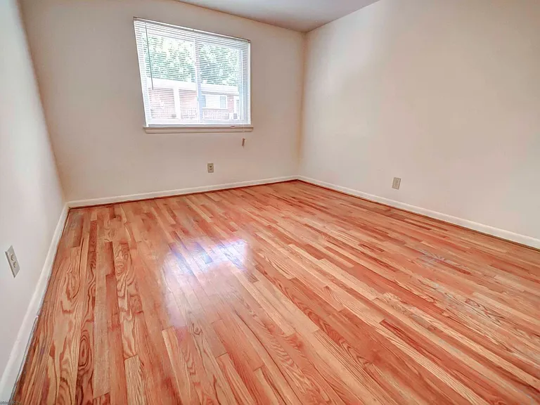 HIckory Heights Apartments — Photo 21