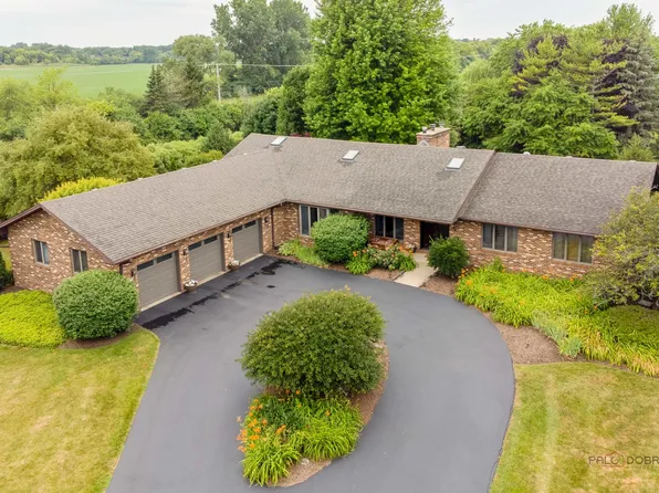 1 Thornfield Ln, Hawthorn Woods, IL 60047