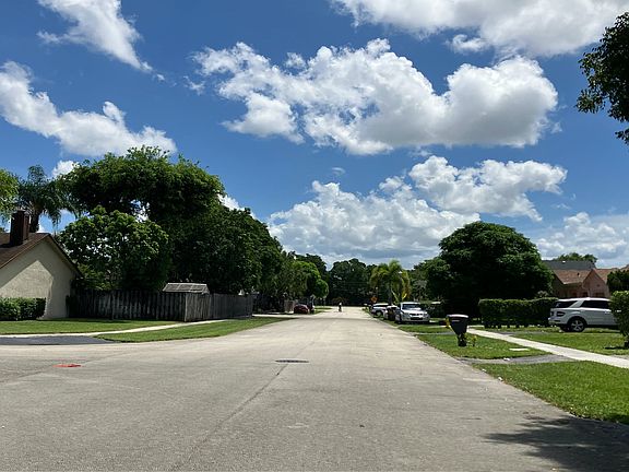 4th image of 8206 West St #20