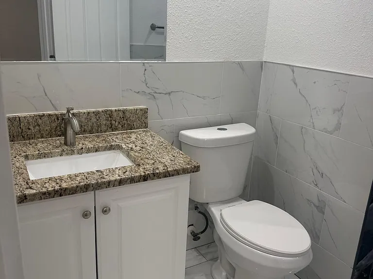 7945 Macinnes Dr — Photo 11