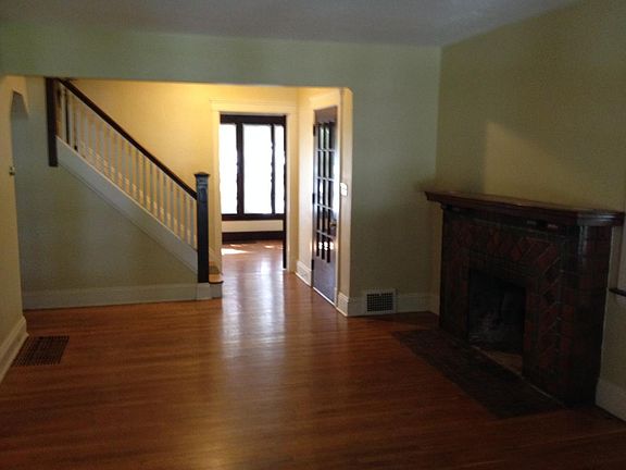 4th image of 2946 Meadowbrook Blvd