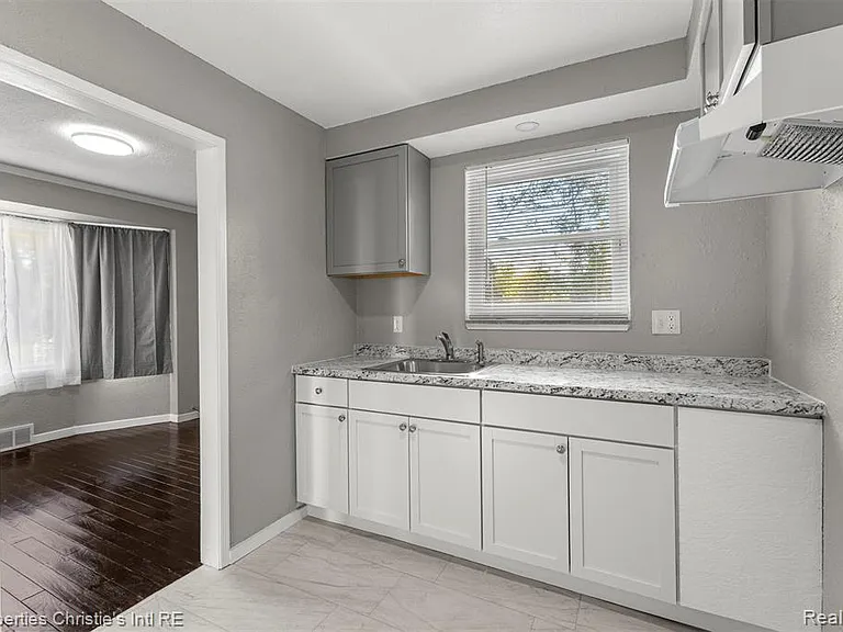 10842 Nottingham Rd — Photo 11