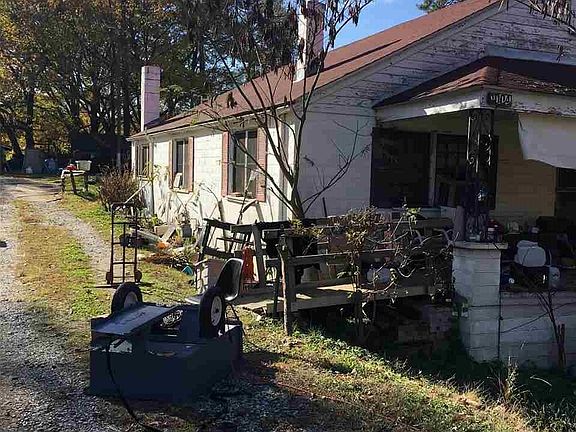 2nd image of 1004 Corona St