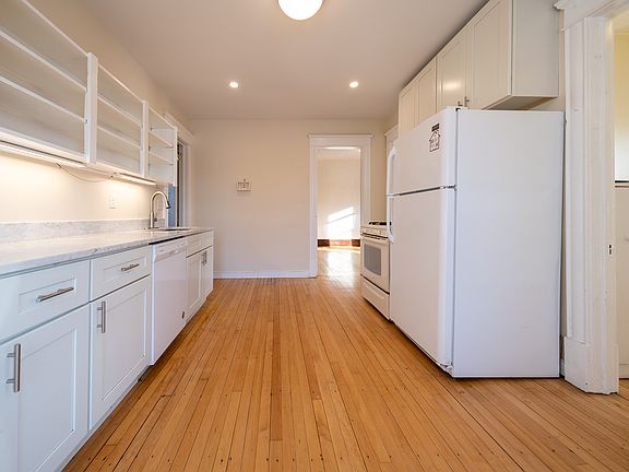 2nd image of 2100 27th Ave S APT 2