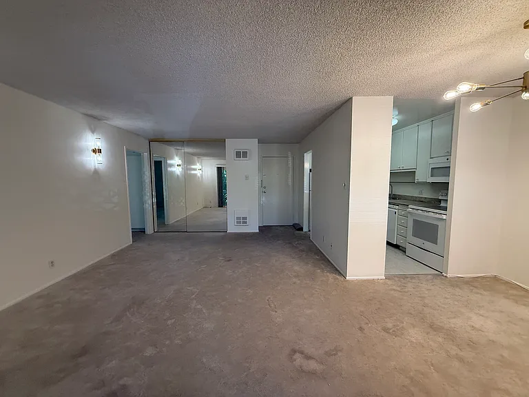833 N Humboldt St #212 — Photo 2