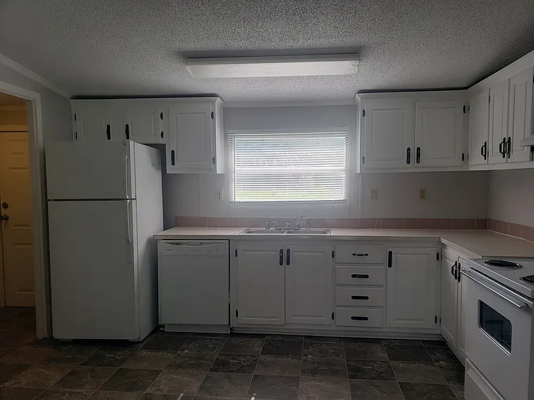 478 Washington Ln — Photo 3