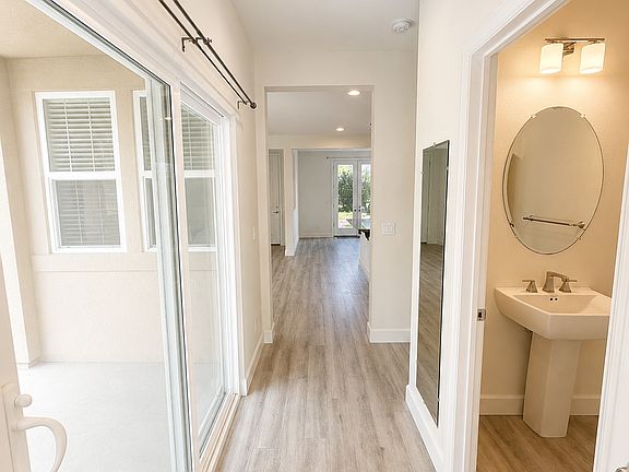 5th image of 584 Rosa Monte Way