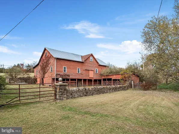 6530 N Frederick Pike, Cross Junction, VA 22625