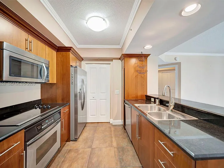 401 SW 4th Ave #203 — Photo 25