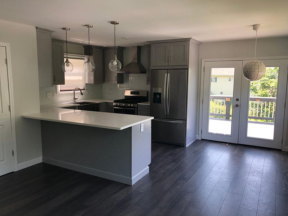 2nd image of 87 Circle St