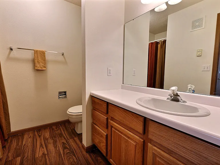 Fargo, ND Flagstone Apartments | Bathroom